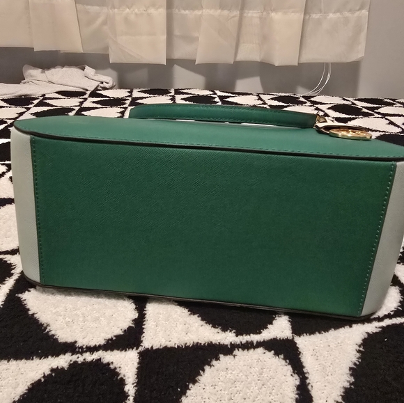 BRAND NEW Michael Kors Tote - Picture 3 of 8